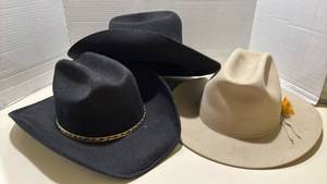 lot 1376 image: Cowboy Hats