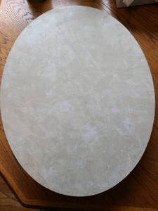 lot 1406 image: Oval Formica covered turntable, 17x13, heavy