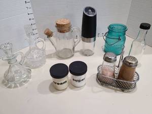 lot 1408 image: Mixed Kitchen Glassware and Storage Set