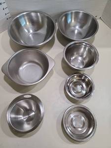 lot 1411 image: Stainless steel bowls.