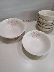lot 1415 image: 2 Pfaltzgraf floral pattern serving bowls and 5 cerealsoup bowls.