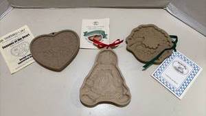 lot 1422 image: Cookie Molds with Recipe Cards