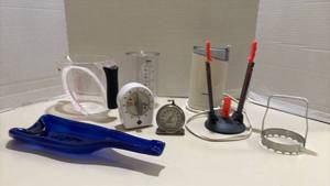 lot 1424 image: Kitchen Baking and Measuring Tools Set