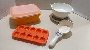 lot 1435 image: Kitchen Baking and Measuring Tool Set
