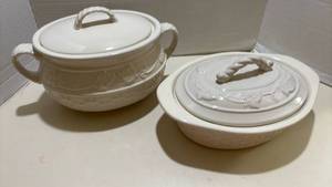 lot 1446 image: White Ceramic Covered Casserole Dishes Set
