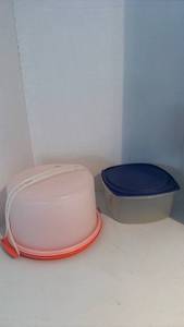 lot 1504 image: Tupperware cake taker and a food storage container