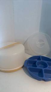 lot 1506 image: Tupperware Plastic Divided Serving Tray Set with cake taker