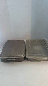 lot 1510 image: Aluminum cake pans with lids