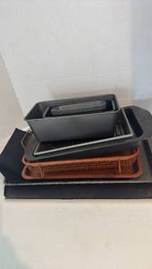 lot 1513 image: Non-Stick Baking Pan Set with Cooling Racks