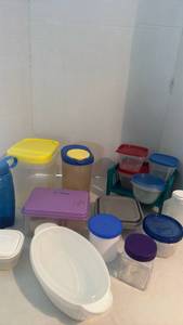 lot 1519 image: Food storage containers