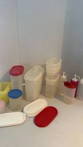 lot 1522 image: Tupperware storage containers and more