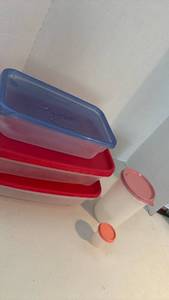 lot 1524 image: Tupperware, Rubbermaid and ziploc food containers