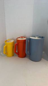 lot 1525 image: 3 Tupperware pitchers