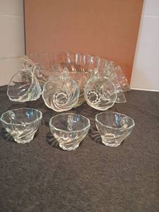 lot 1529 image: Colonial Crystal 10pcs. Punch Bowl Set   With swirl pattern