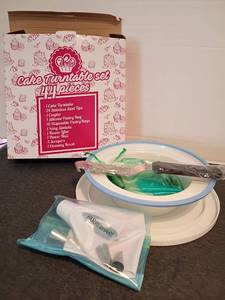 lot 1531 image: Cake Turntable Set.  44pcs.
