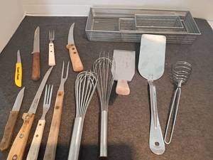 lot 1535 image: Kitchen Drawer Organizers with Utensils