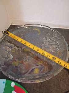 lot 1536 image: Glass and Plastic Serving Platters