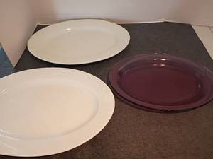 lot 1538 image: Oval Shaped Serving Platters.   Corning and Royale Rego