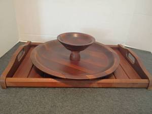 lot 1541 image: Ozark Walnut Ware Chip and Dip Tray and Ozark Black Walnut Serving Tray