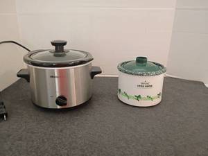 lot 1547 image: Elite Gourmet Crock and Rival Little Dipper