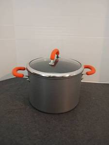 lot 1560 image: Rachael Ray 8Qt. Pot with Lid