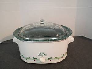 lot 1561 image: Rival Crock Pot.  Inner comes out