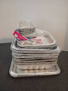 lot 1567 image: Various Aluminum Foil Pans