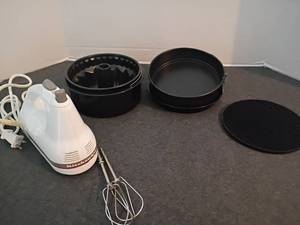 lot 1570 image: Kitchen Aid Hand Held Mixer and Spring Cake Pan and More