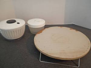 lot 1572 image: 14in Pizza Stone and 2 Salad Spinners