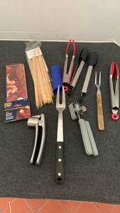 lot 1575 image: Kitchen utensils