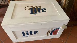 lot 1592 image: Miller Lite Beer Promotional Ice Chest Cooler