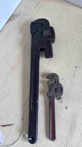 lot 4007 image: Trimo Cast Iron Pipe Wrench Set - Two Wrenches