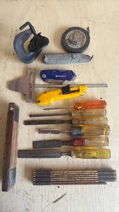 lot 4115 image: Chisels, Utility Knives, Measuring Tape and C-Clamp