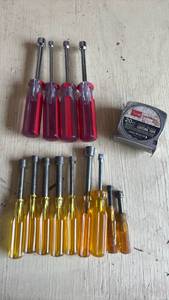 lot 4127 image: Mixed Screwdriver Set with Craftsman Measuring Tape