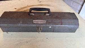 lot 4137 image: Craftsman Metal Tool Box with Handle