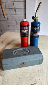 lot 4144 image: Bernzomatic Oxygen Propane Torch Kit with Turner Tool Box