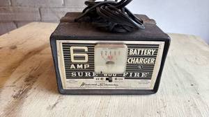 lot 4149 image: Battery Charger