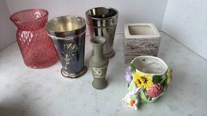 lot 4244 image: Assorted Vases