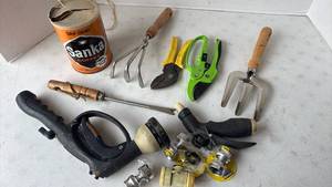 lot 4245 image: Garden Tools and Sprayers