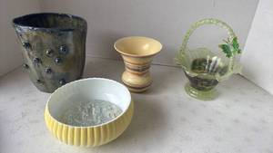 lot 4246 image: Mixed Pottery and Glass 4 Pieces
