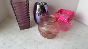 lot 4247 image: Pink and Purple Vases