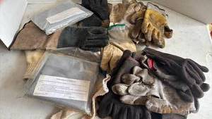 lot 4326 image: Work Gloves and Magnetic Windshield Covers