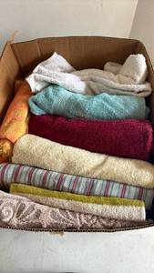 lot 4328 image: Garage Towels