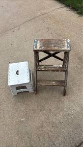 lot 4403 image: Two Step Stools