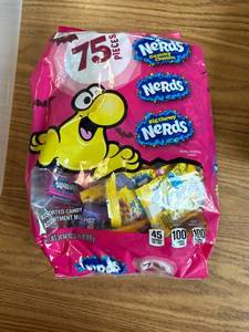 lot 509 image: 75 pieces of nerds, nerd clusters, nerds big chewy 2.15 pounds