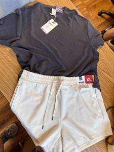 lot 578 image: Sand wash T-shirt and shorts. T-shirt is size XXL shorts are size XL.
