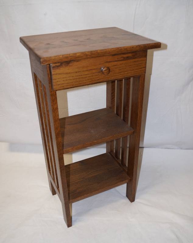 lot 6195 image: Small Nice Wooden Side Table w Drawer - see pics for measurements