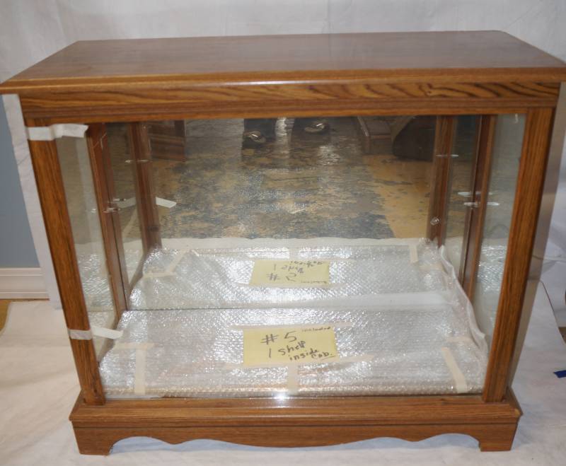 lot 6200 image: Nice wooden lighted display case - Glass shelf included - See pics Doors open from side - tape was for transporting