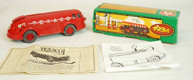 lot 6243 image: ERTL Collectibles - Die Cast Metal Coin Bank -1934 Diamond T Tanker Bank - ERTL No B195 w original box - 1994