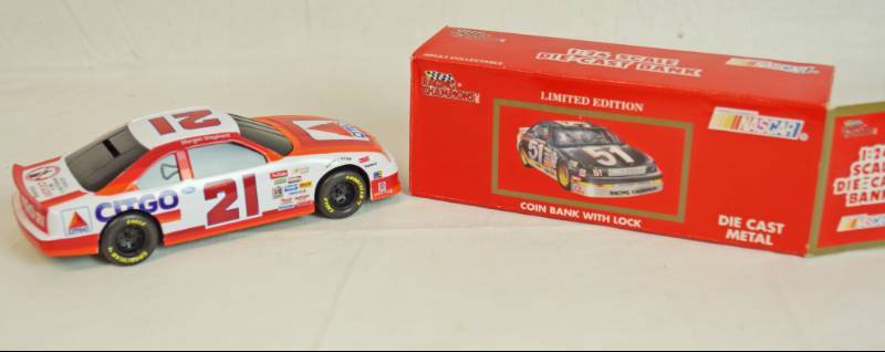 lot 6246 image: Racing Champions NASCAR Collectibles - CITGO number21 Die Cast Metal 124 Scale Coin Bank with lock - No 00335 w original box
